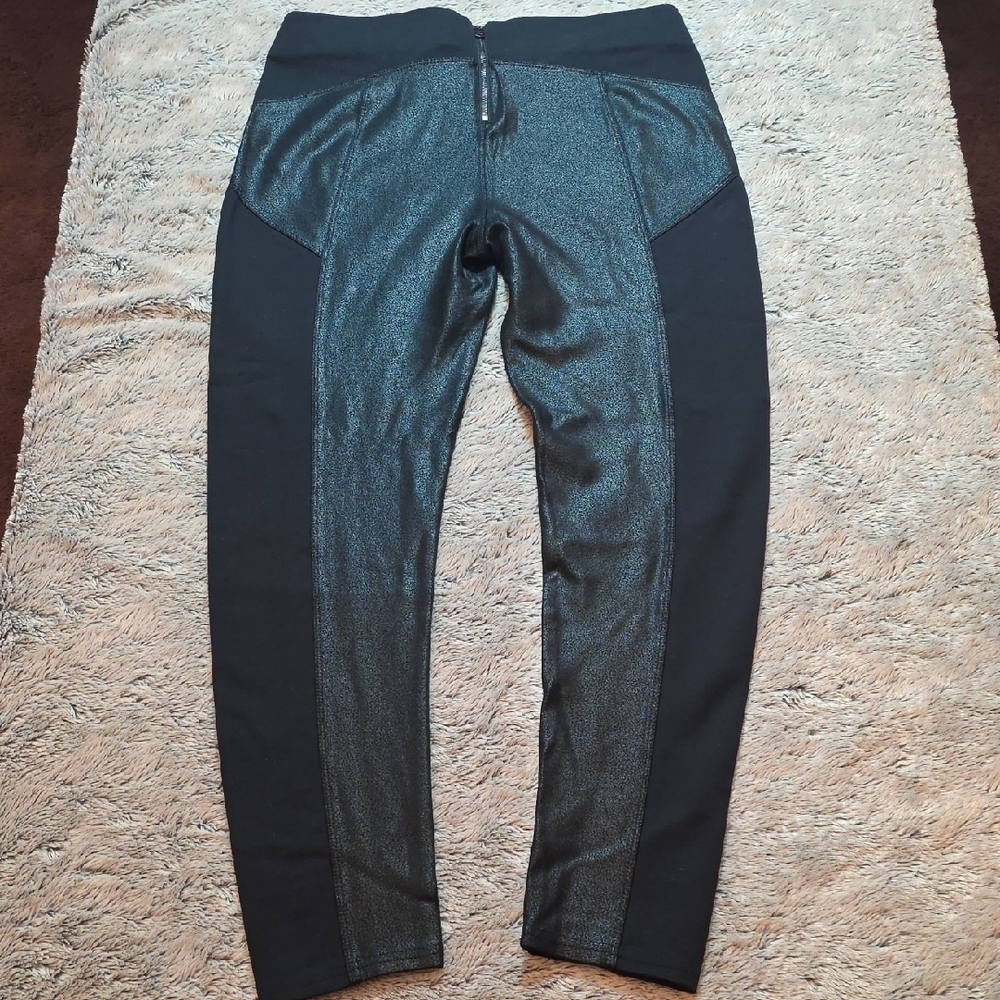 Abercrombie & Fitch Black Fashion Leggings. Size Medium - Picture 2 of 4